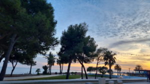 Encuentro de familias PETALES puesta de sol en el paseo maritmimo